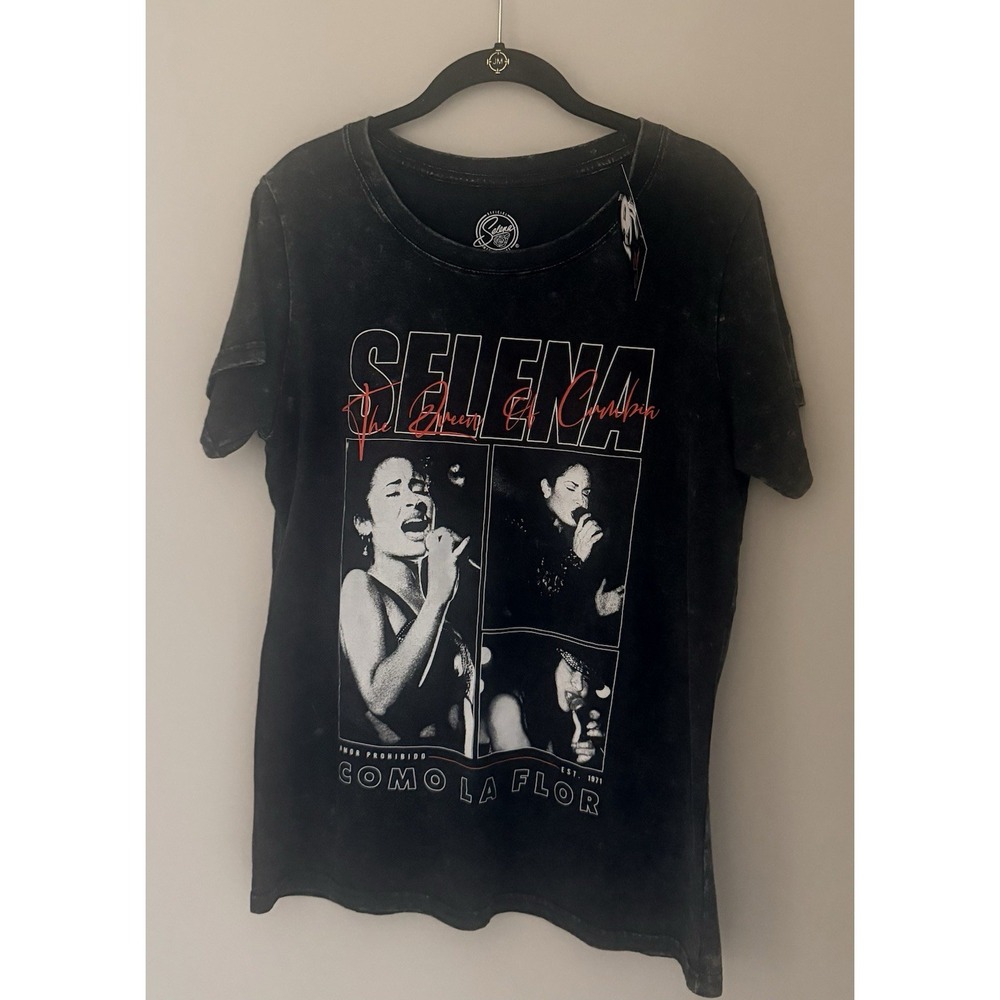 Size: 1X Selena Queen of Cumbia Como La Flor Distress Black Graphic Tee Shirt